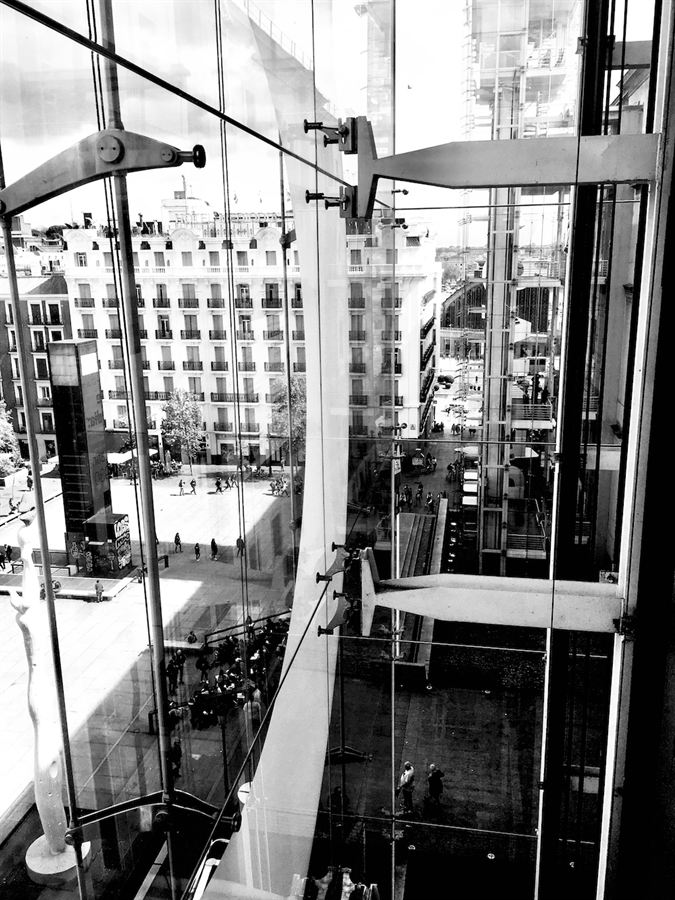 Glass lift - photograph by Han Wen Zhang